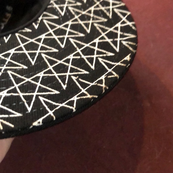 limited edition black scale ILLEGAL x fools gold - Picture 5 of 8